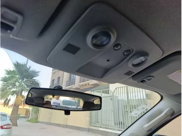 Car image 30