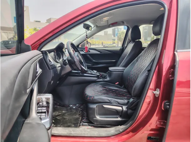 Car image 12