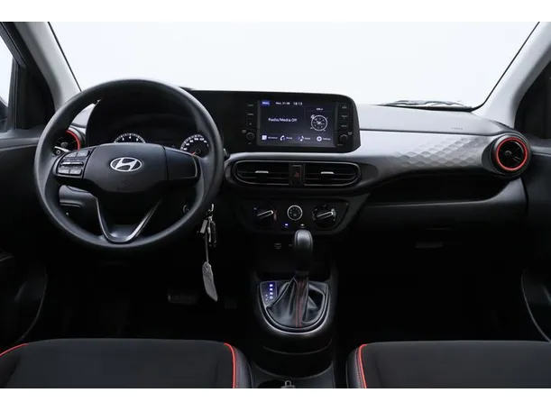 Car image 14