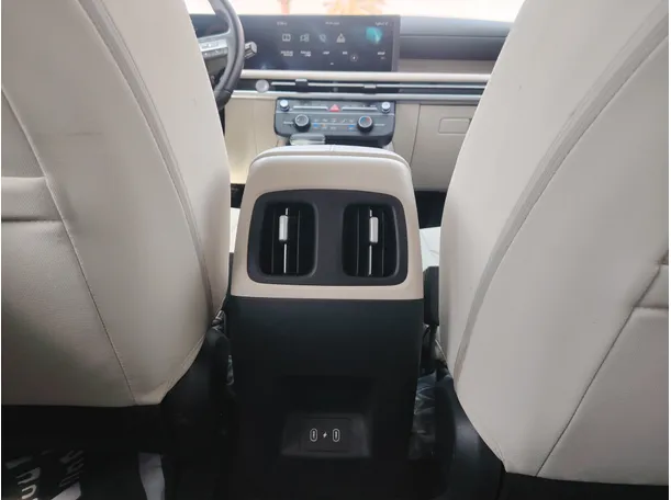 Car image 27