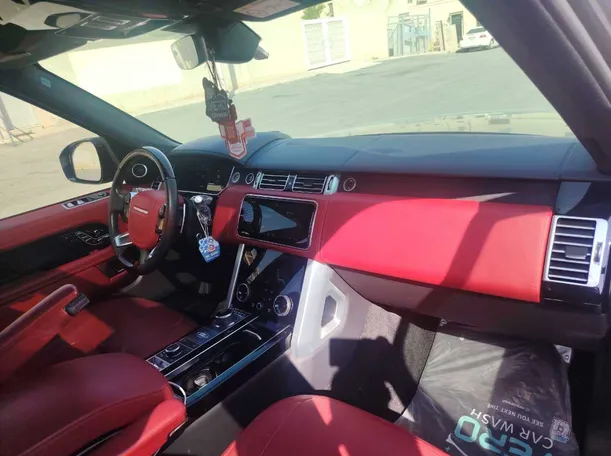 Car image 14