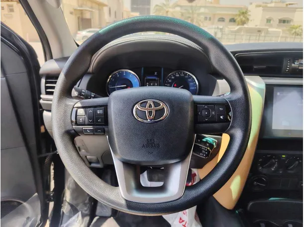 Car image 23