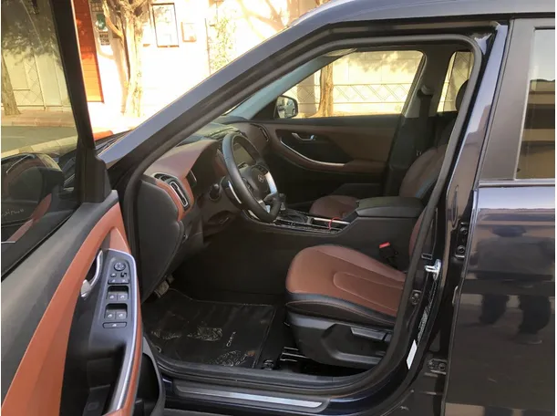 Car image 11