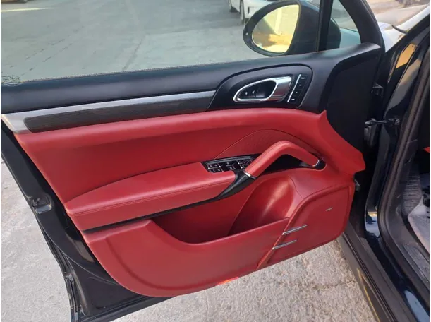 Car image 10