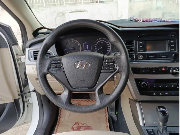 Car image 17