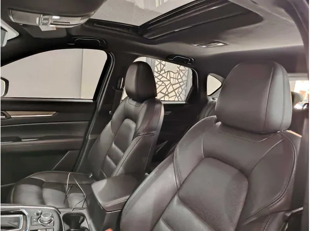 Car image 14
