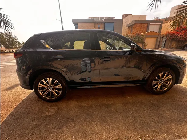 Car image 4