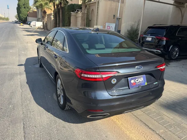 Car image 7