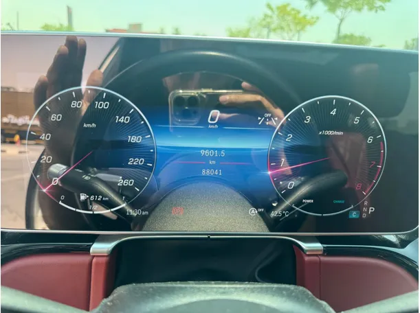 Car image 18