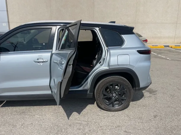 Car image 15