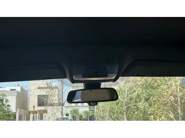 Car image 25
