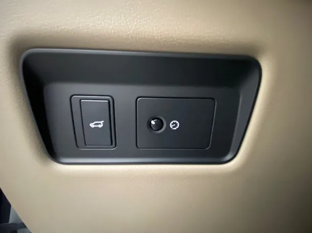 Car image 25