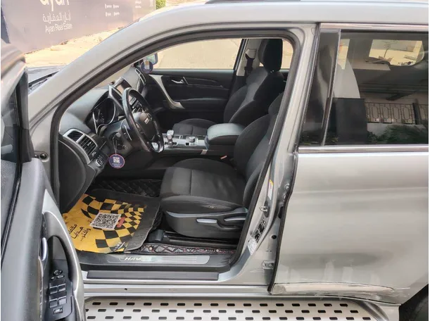 Car image 12