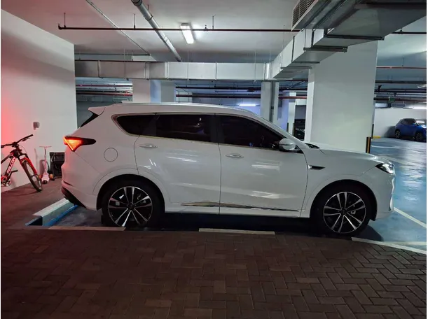 Car image 8