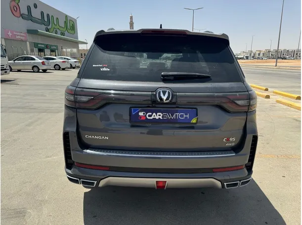 Car image 6