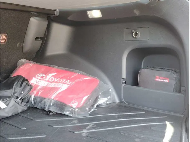 Car image 33