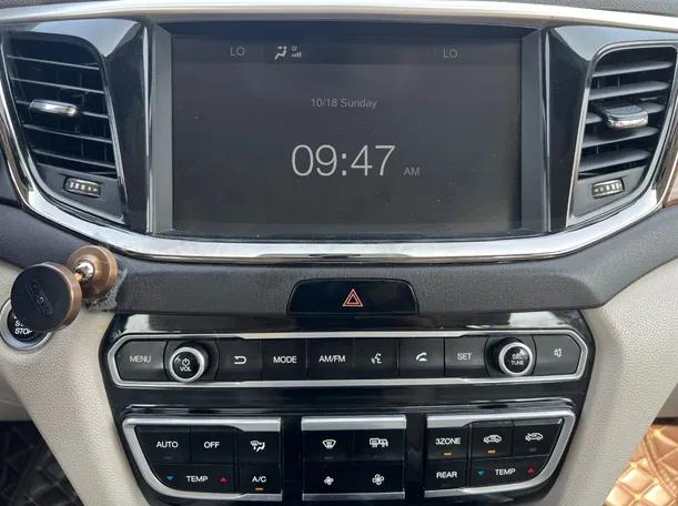 Car image 18