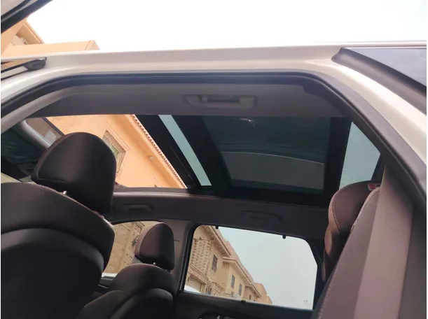 Car image 30