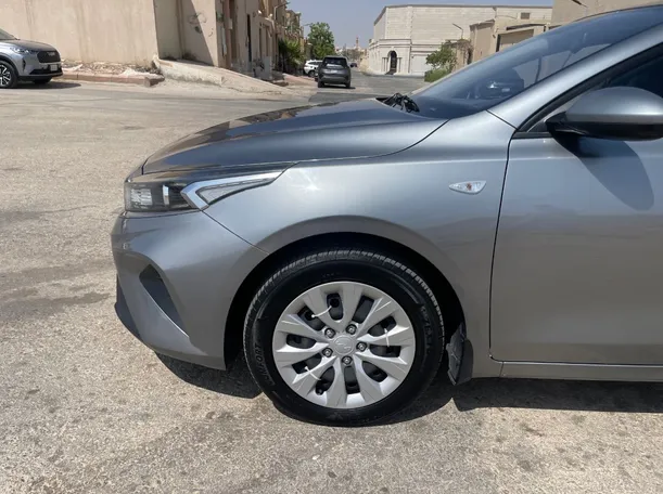Car image 9