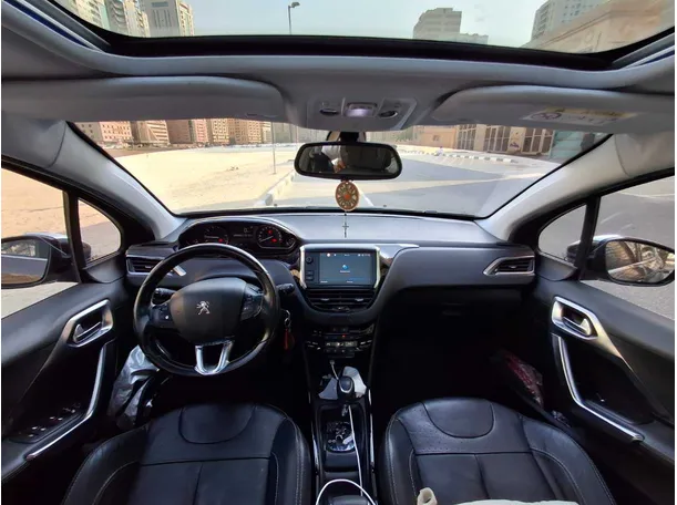 Car image 14