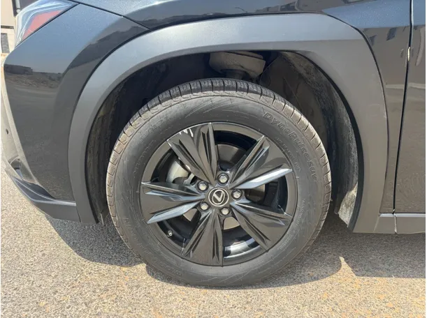 Car image 9