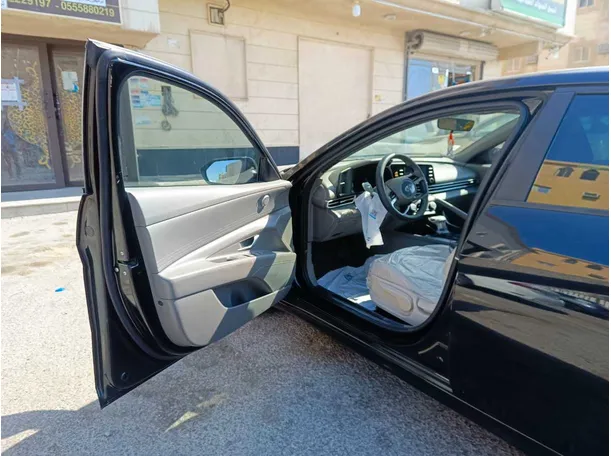 Car image 11