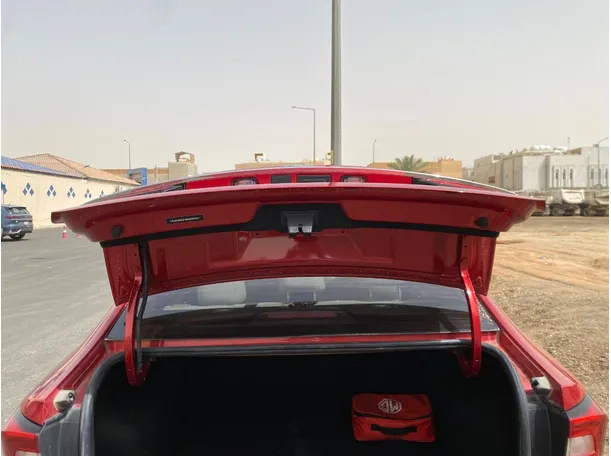 Car image 14