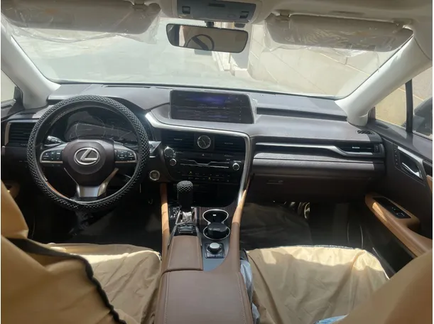 Car image 19