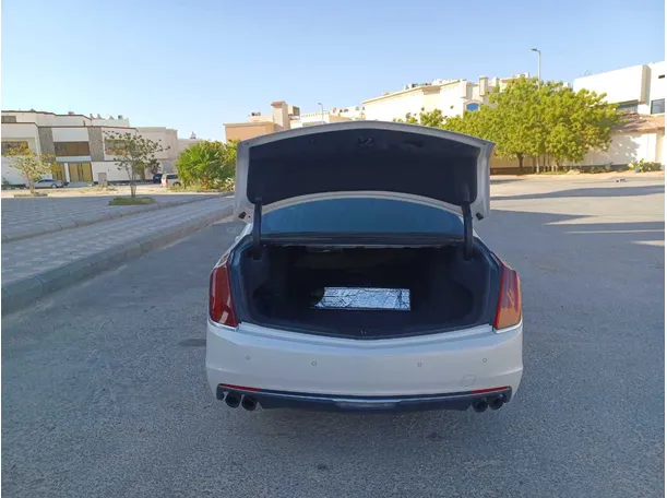 Car image 19