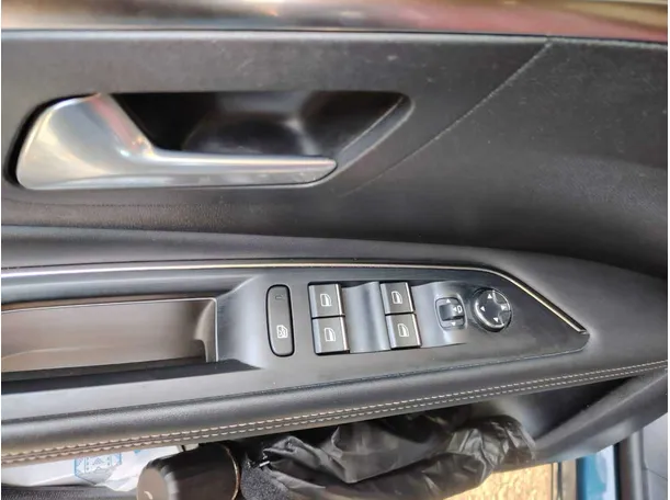 Car image 32
