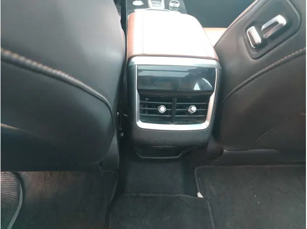 Car image 33