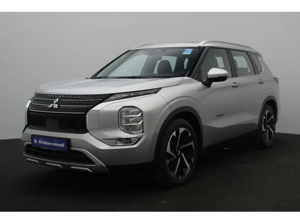 2025 ميتسوبيشي اوت لاندر في الإمارات
