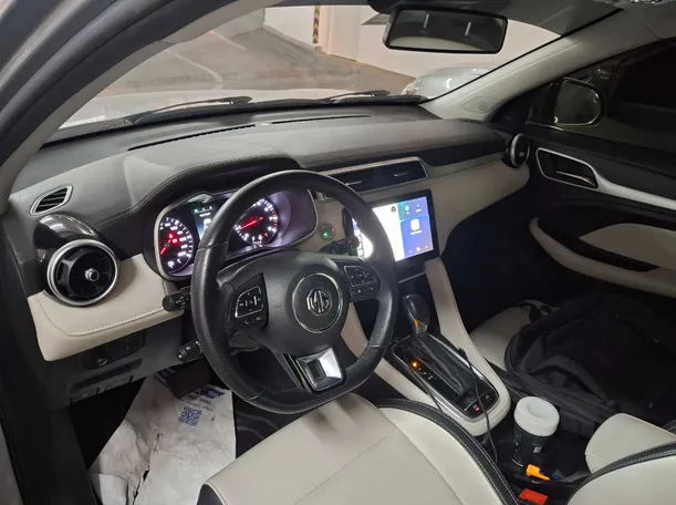 Car image 11