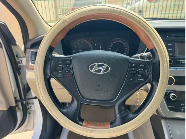 Car image 17