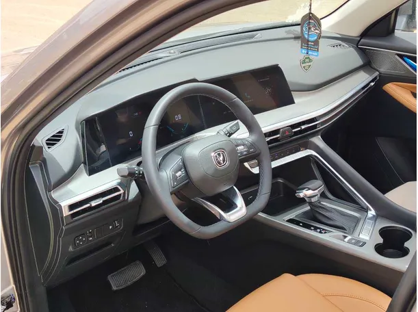Car image 13