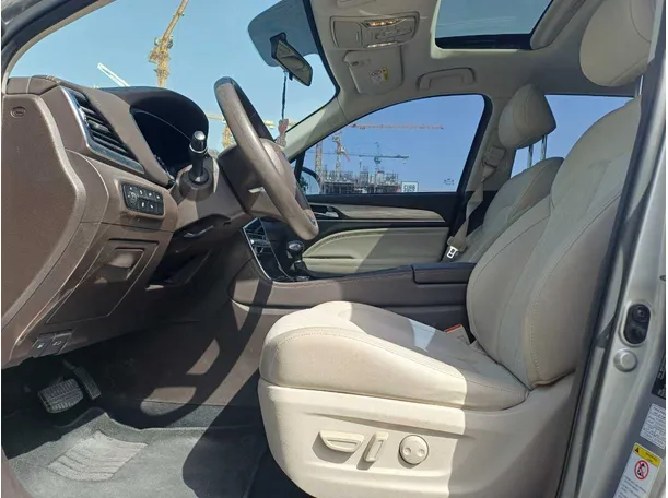 Car image 12