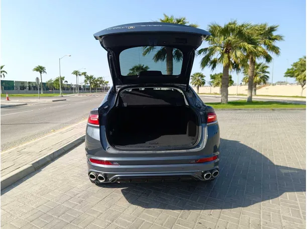 Car image 29