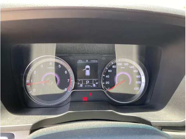 Car image 17