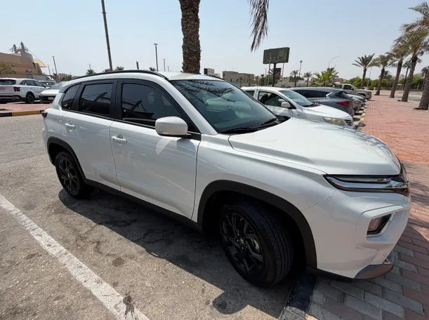 Car image 4