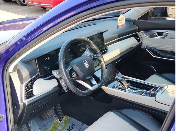 Car image 12