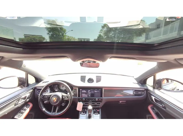 Car image 14