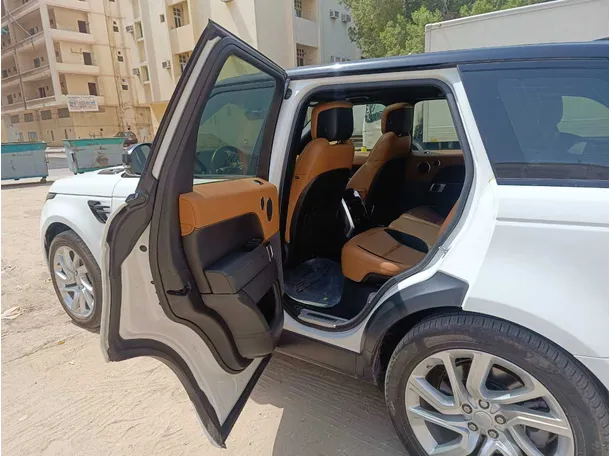 Car image 16