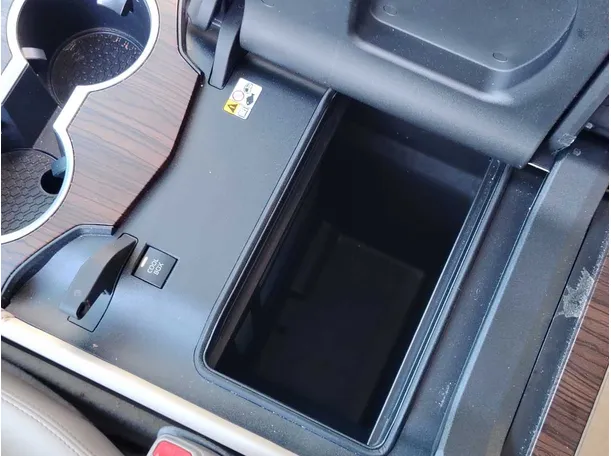 Car image 33