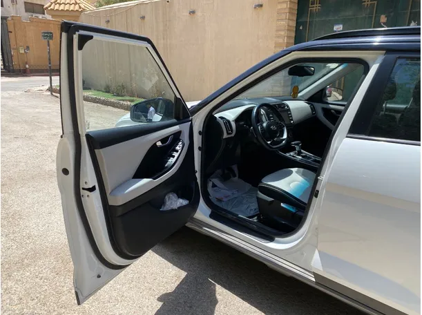 Car image 10