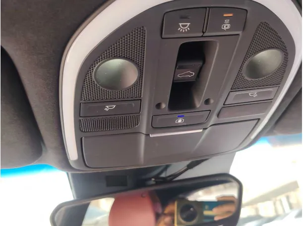 Car image 29