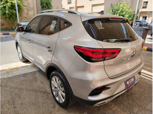 Car image 7