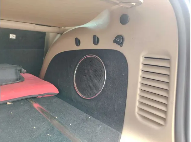 Car image 35