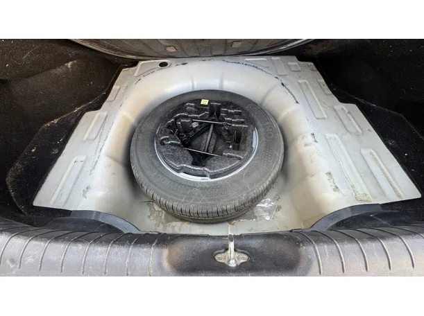 Car image 25