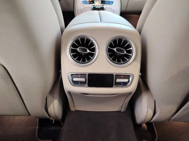 Car image 30