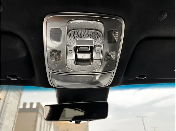 Car image 25